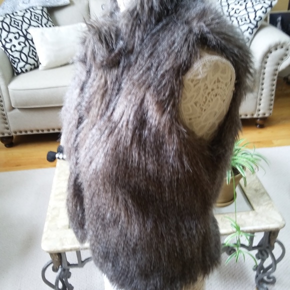 GLAMMY Faux FUR SUPER Soft VEST SZ M - Picture 2 of 3